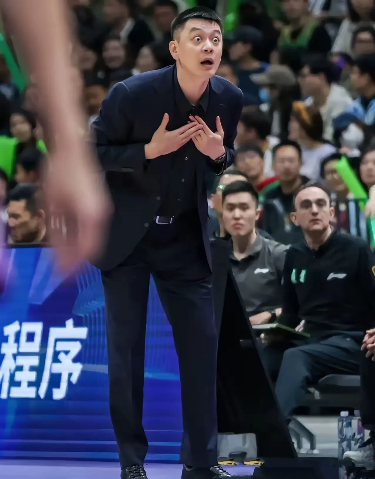 详细阅读:赛地聚焦——NBA常规赛清晨热度飙升,广东宏远官宣签约,压力陡增,临场指挥获称赞的简单介绍雷竞技官网 赛地聚焦——NBA常规赛清晨热度飙升,广东宏远官宣签约,压力陡增,临场指挥获称赞的简单介绍雷竞技官网