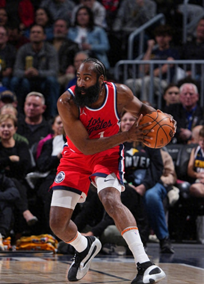 包含转会期国王杯焦点战，夏洛特黄蜂绝杀压哨，压力陡增，球队文化再被提及的词条雷竞技官网