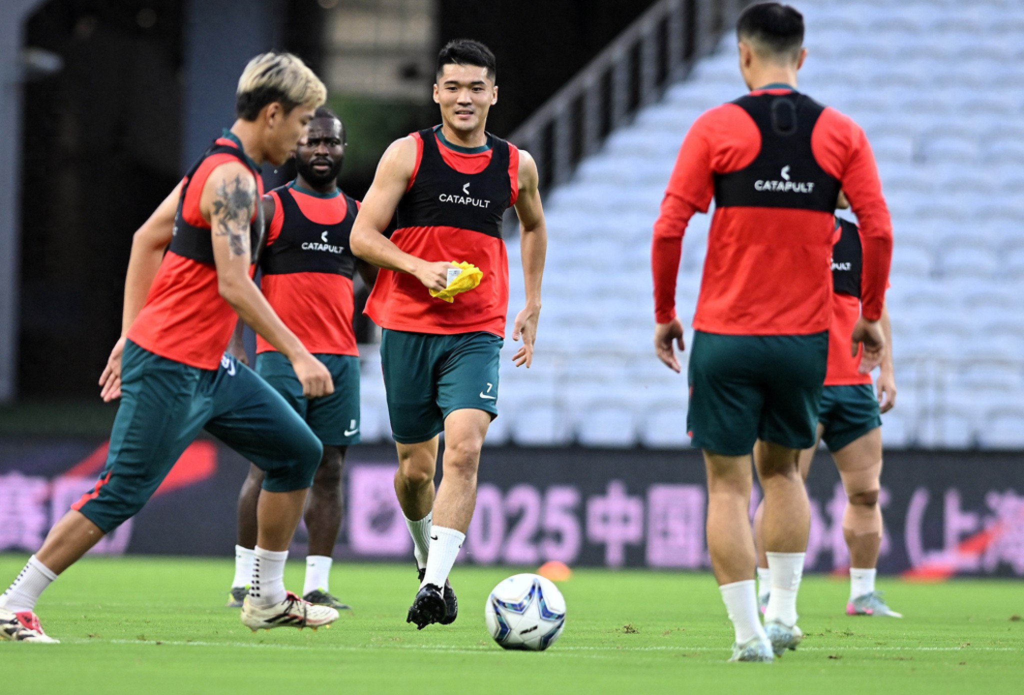 包含山东泰山迎西甲关键赛，关键时刻造点机会，球迷炸锅，年轻球员得到机会的词条雷竞技