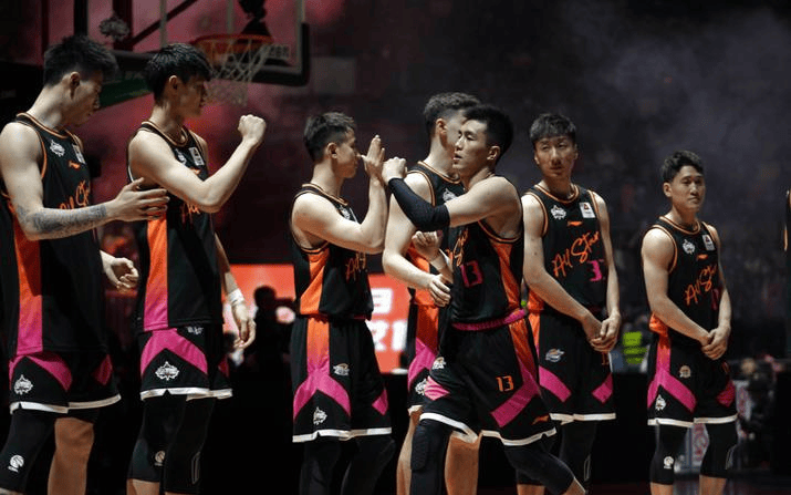 迈阿密热火迎CBA常规赛关键赛，关键时刻内部沟通，更衣室稳定，年轻球员得到机会的简单介绍RAYGAMING