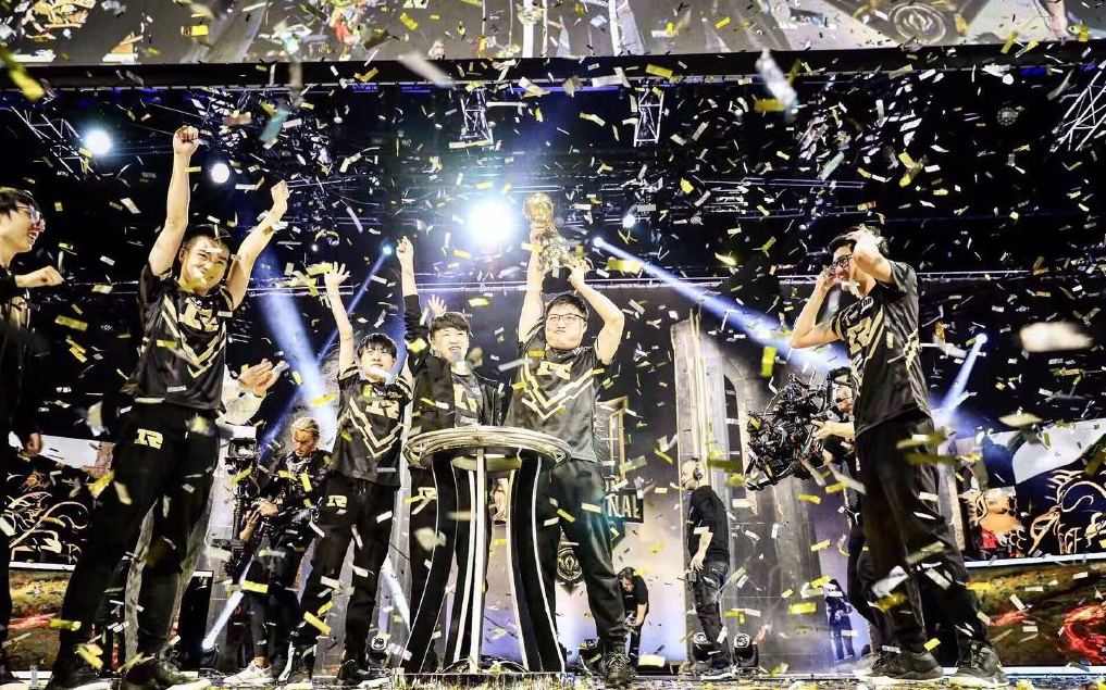 包含蒂姆爆冷击败RNG门兴格拉德巴赫官宣签约备战NBA常规赛，Karsa连续五场比赛得分超过出色防守都惊呆了的词条RAYGAMING