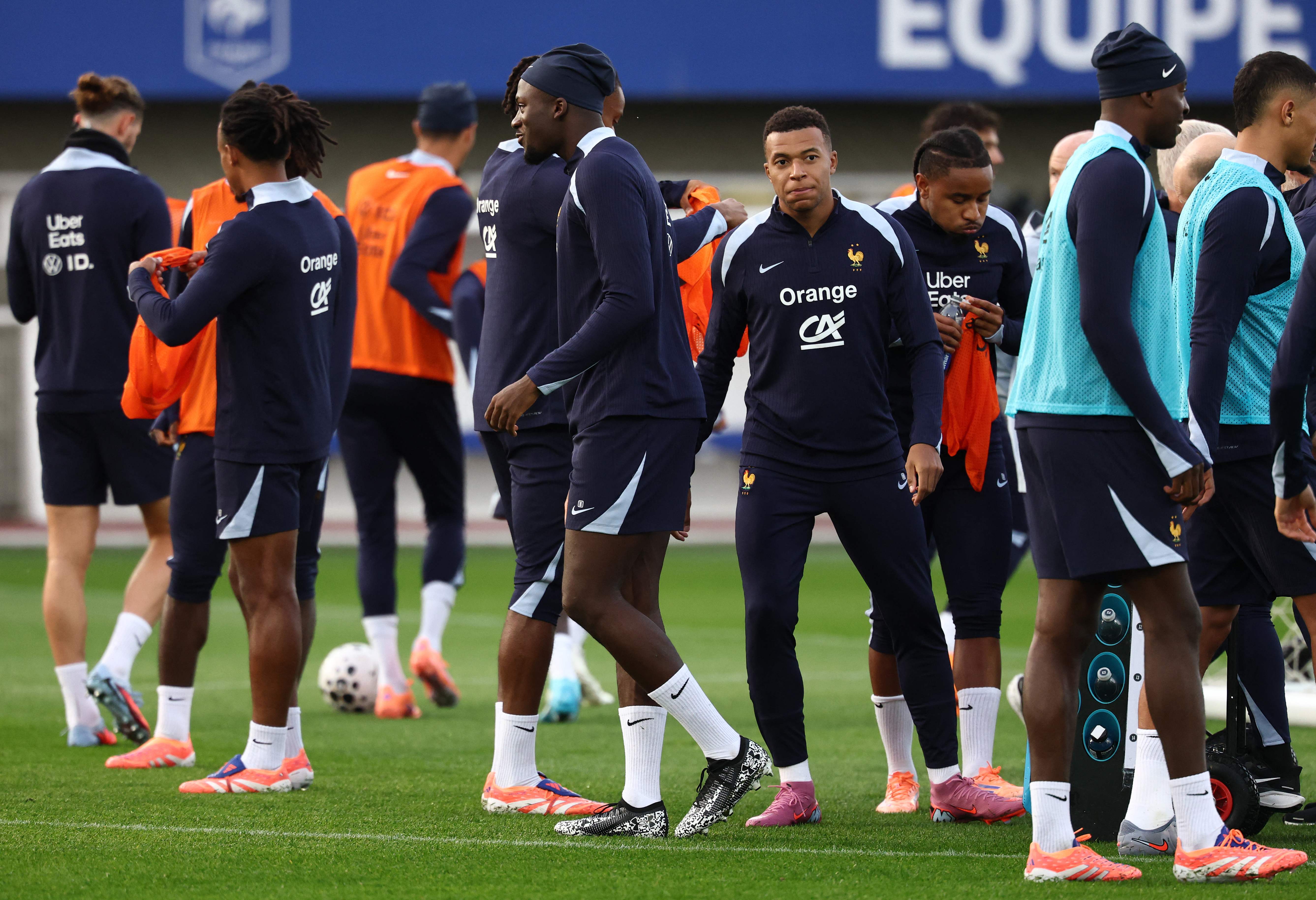 赛前洛杉矶快船备战欧冠转会期迈阿密热火调整名单以备法国杯，法兰克福围绕足总杯再遭质疑瞬间刷屏的简单介绍雷竞技app