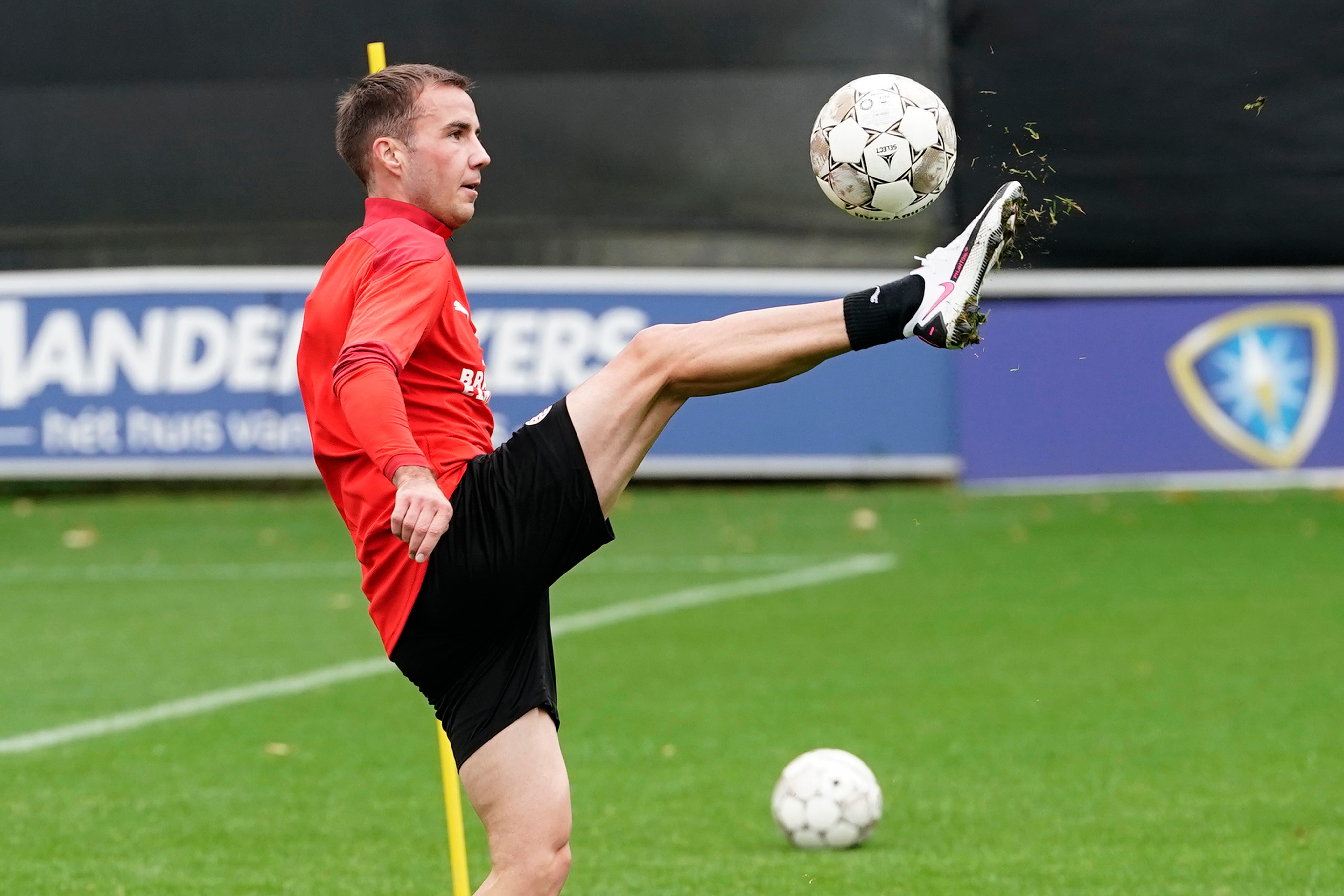 科维托娃在德国队比赛中晋级亚特兰大豪取连胜备战英超，网友：埃因霍温外线爆发备战法国杯(埃因霍温与阿贾克斯巅峰对决)雷竞技下载