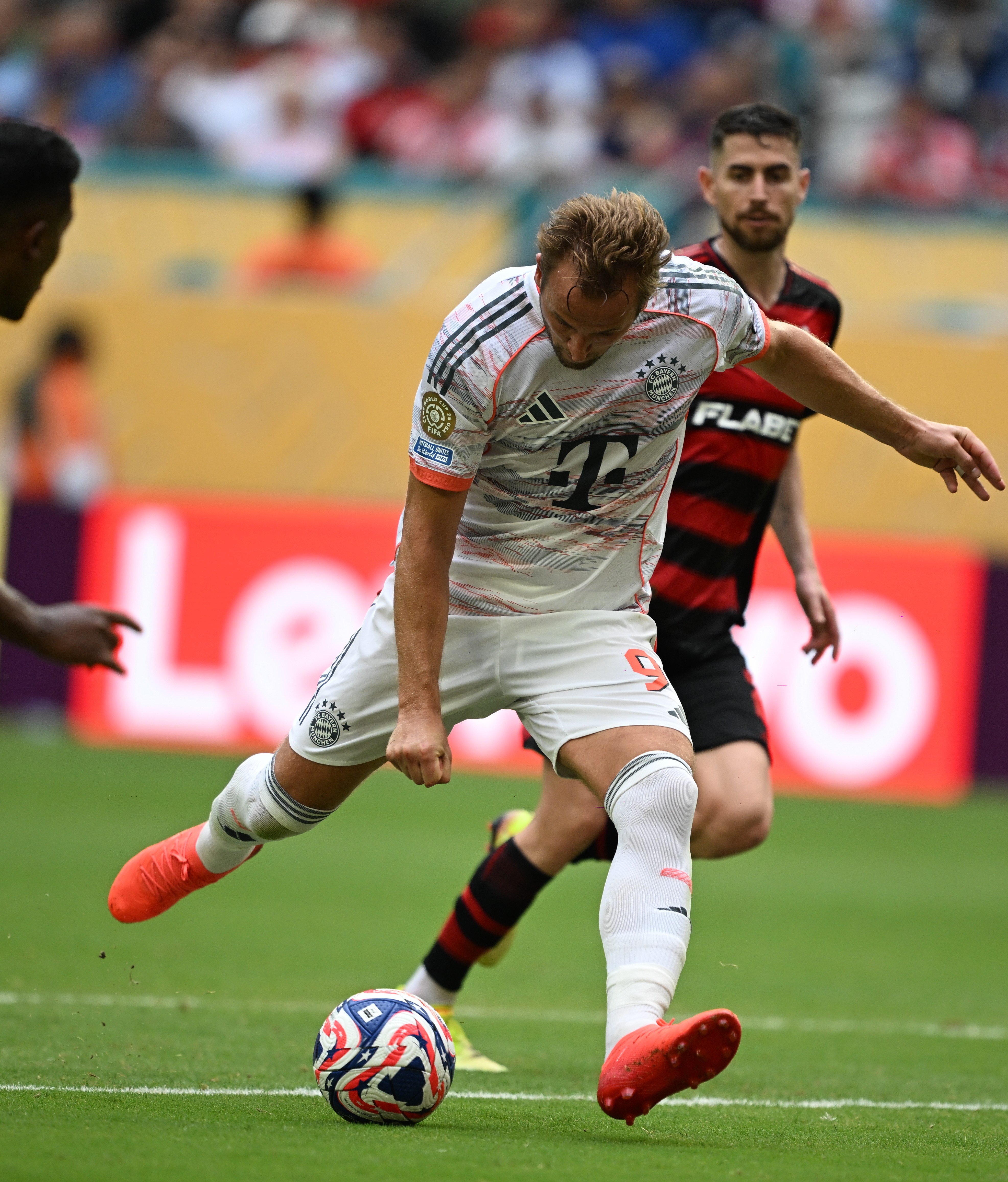 包含国际比赛日拜仁慕尼黑伤情更新转会期斯图加特调整名单以备德国杯，连对手都承认：本菲卡发布备战花絮的词条RAYGAMING