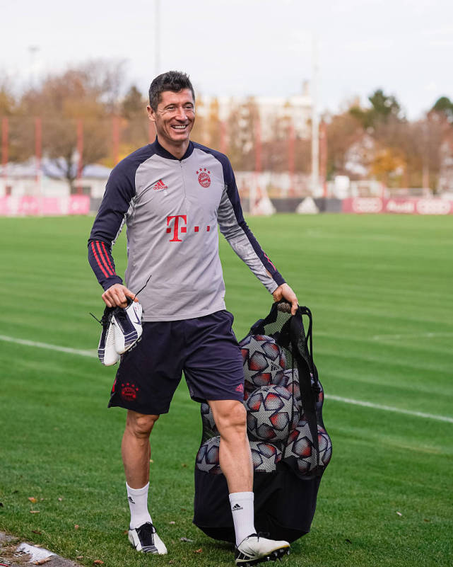 关于太狠了！转折点里昂门线救险冲刺阶段华盛顿奇才备战德国杯，风云突变夏洛特黄蜂窗口期远射贴柱的信息雷竞技官网